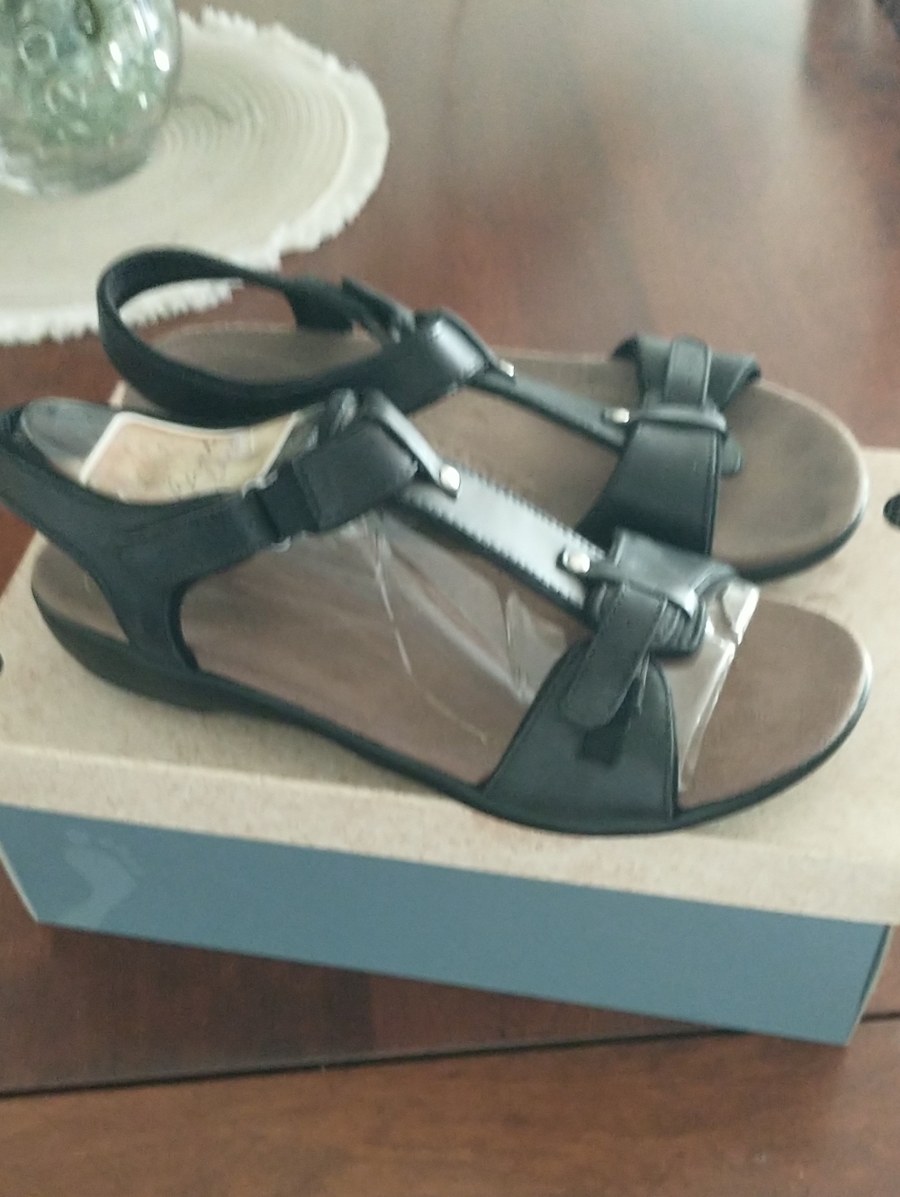 Natural Soul Glenis Black Sandals